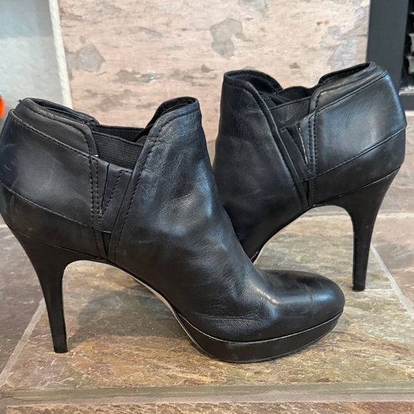 Vince Camino Chic Black Leather Heeled Boots with Buckle Detail size 8 - Picture 3 of 8